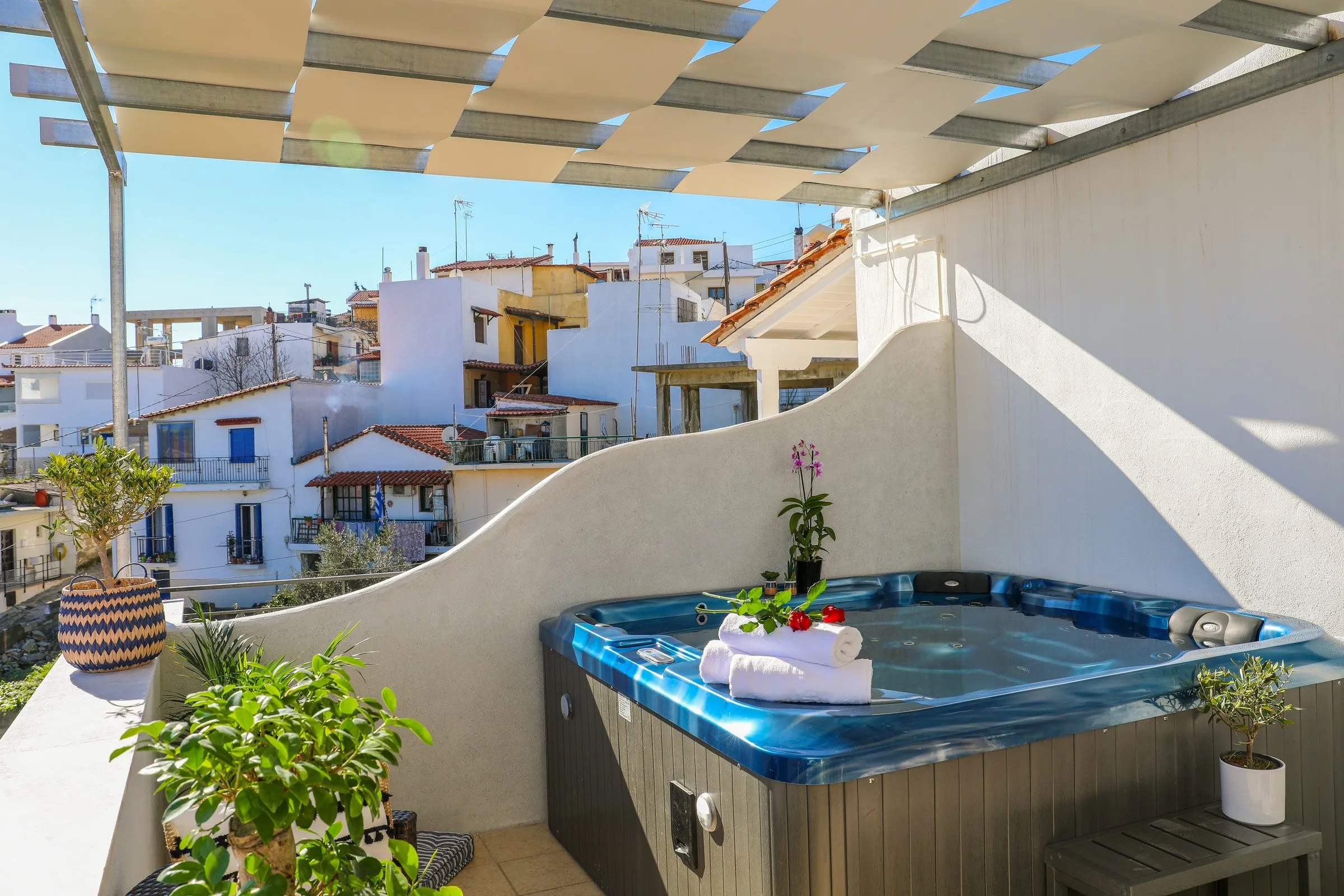 Junior Suite with Jacuzzi at La Fleur Apartments